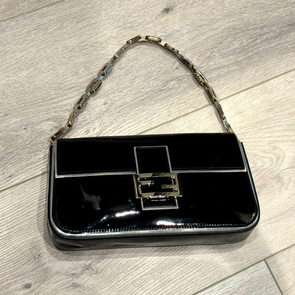 🖤 Fendi Black and Silver Patent Leather Baguette